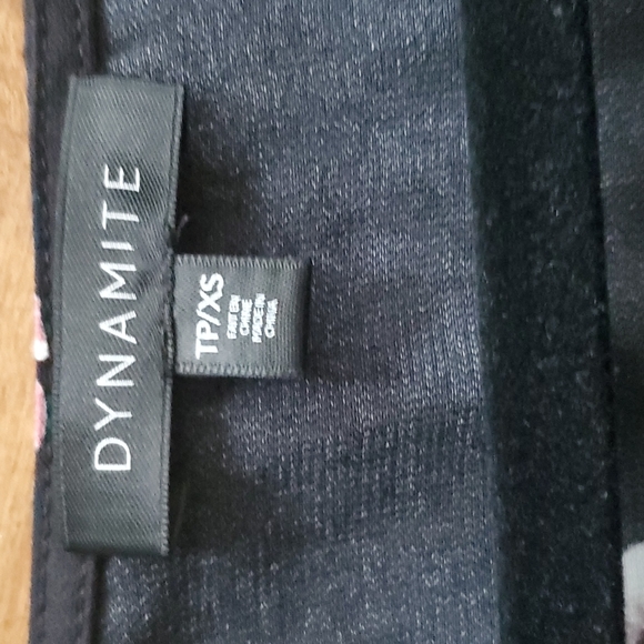 Dynamite black floral blouse - Picture 3 of 3